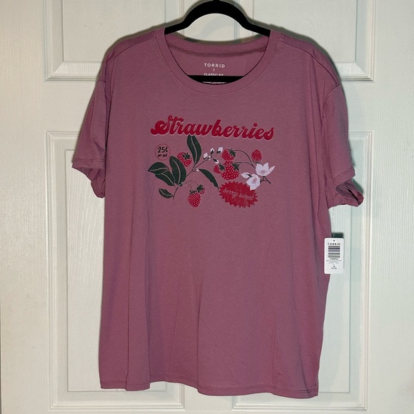 NWT classic fit strawberry Torrid tee - Picture 1 of 5